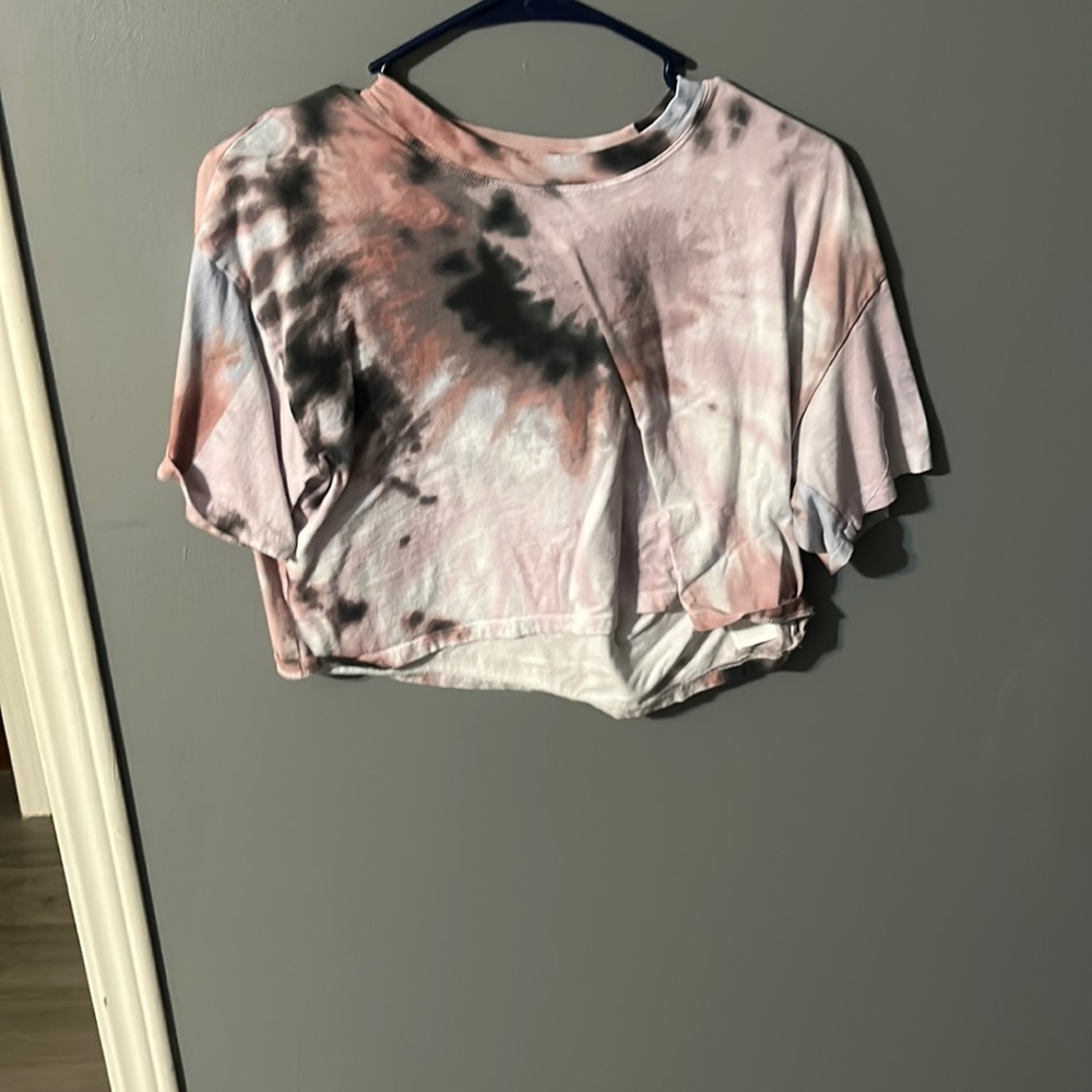 light pink and dark grey tie-dye cropped tee size small
